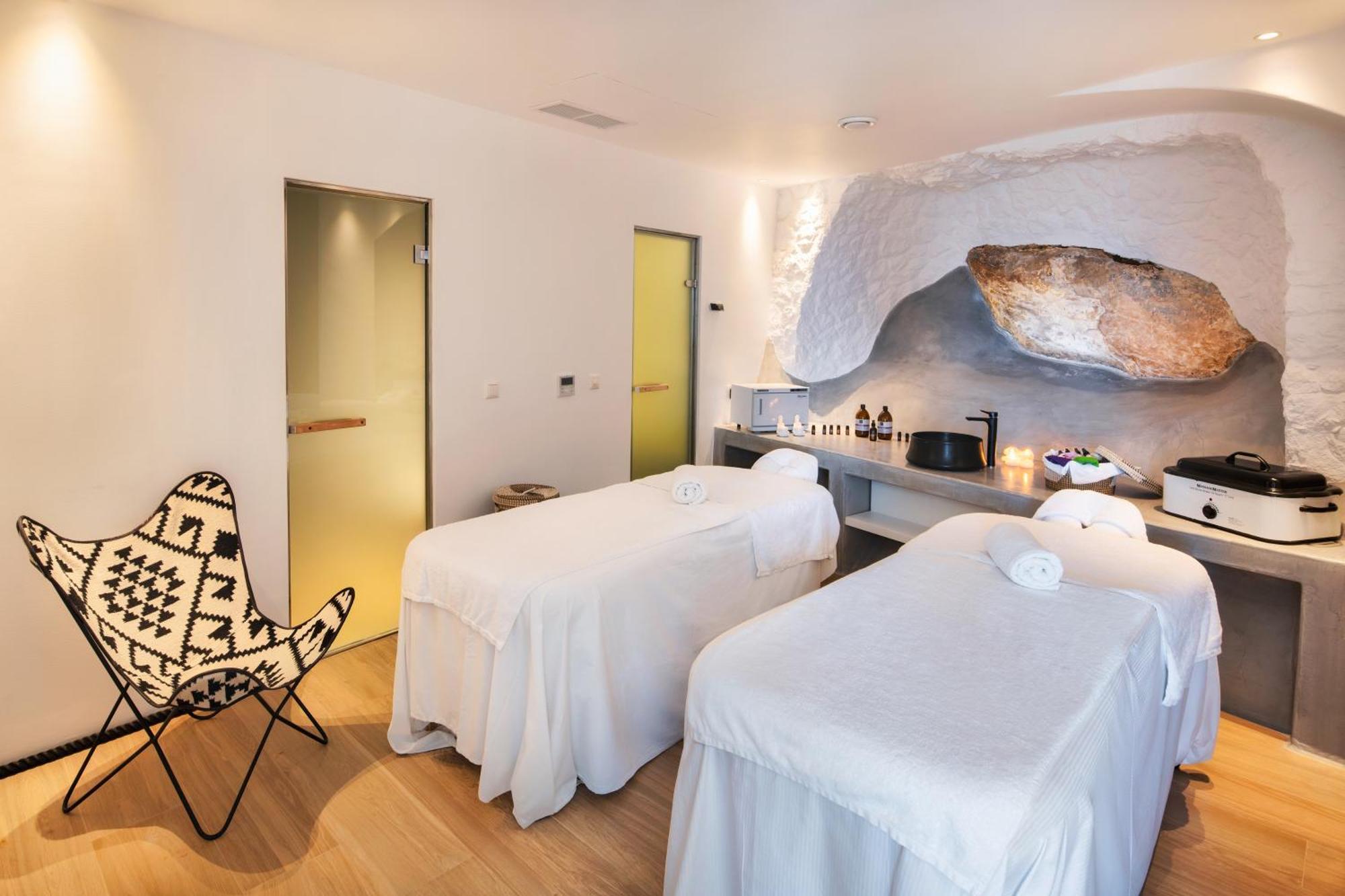 Skyfall - Adults Only Hotel Pýrgos